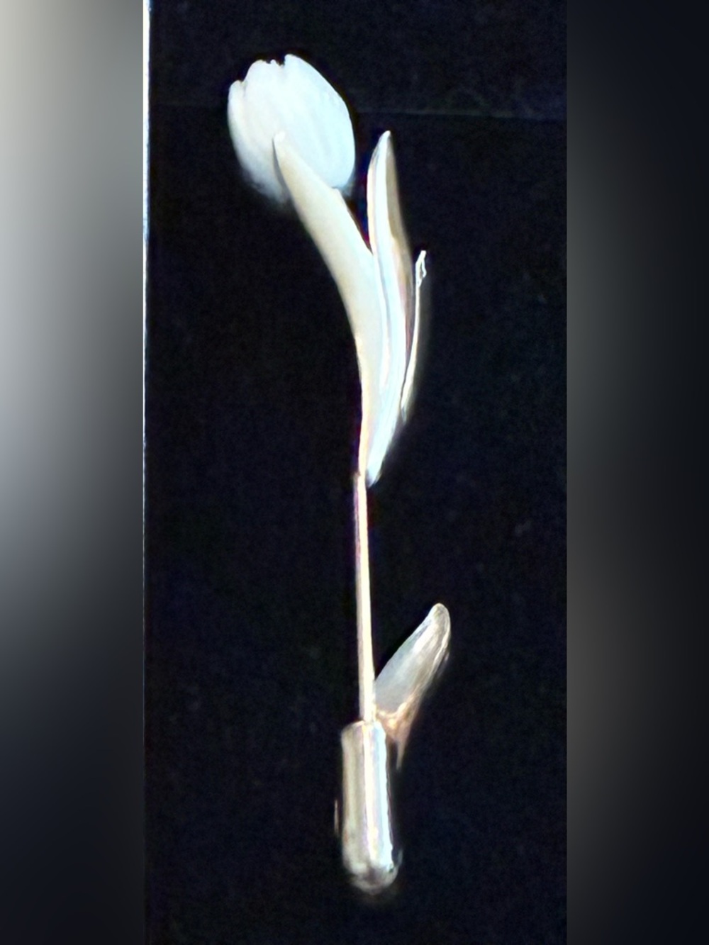 Vintage Avon EUC Gold-Tone White Tulip Stick Pin Brooch